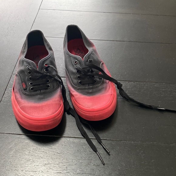 Vans Sneakers. Unisex. Mens 8/Womens 9.5. Black to Red - Picture 2 of 7